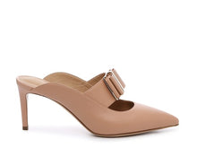 Load image into Gallery viewer, NEW SALVATORE FERRAGAMO Zelda Women&#39;s 724998 Blush Mule Size 6 D MSRP $865
